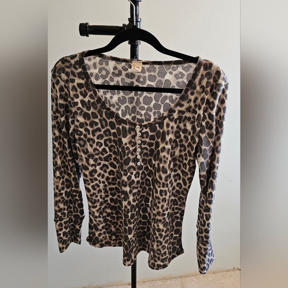 7th Ray Leopard Print Waffle Top Size XL - Never Worn!!